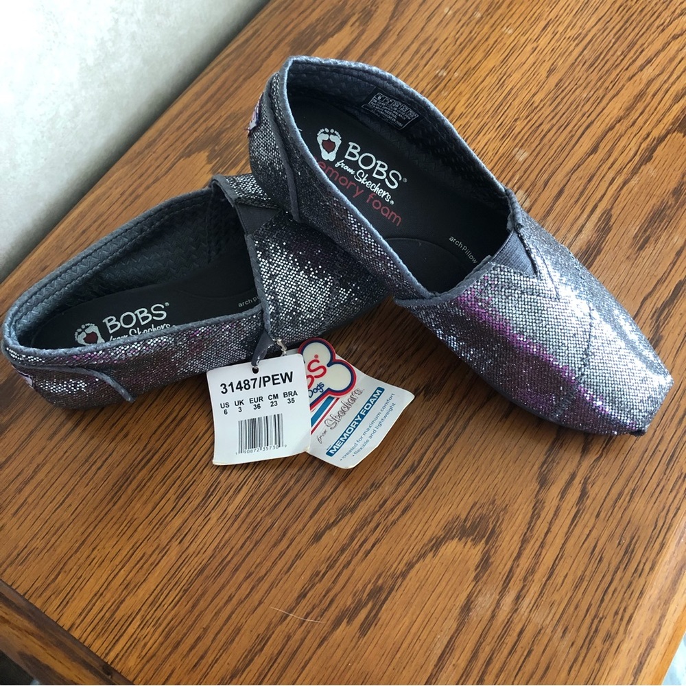BOBS BY Skechers Size 6W NWT